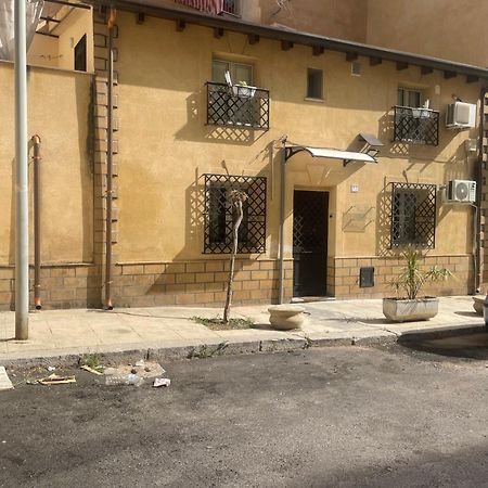 La Zisa Holiday Palermo Bagian luar foto